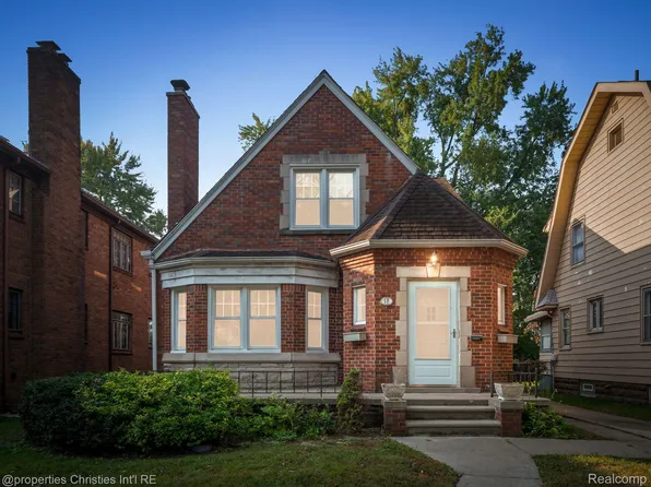 18 Woodward Heights Blvd, Pleasant Ridge, MI 48069