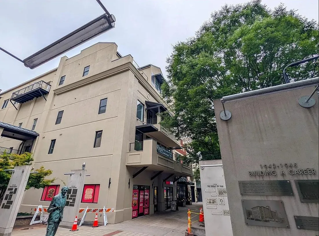 233 N Main St - 233 N Main St — Photo 4