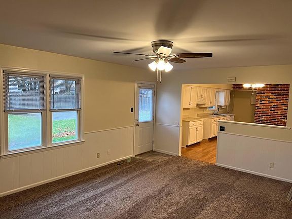 5th image of 404 Maplewood Cir