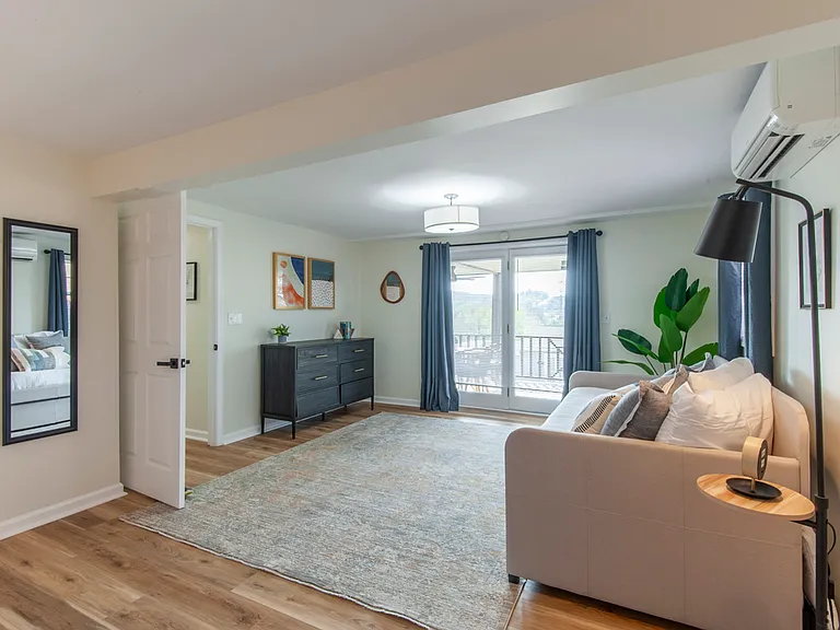 1008 Coleman St #B — Photo 16