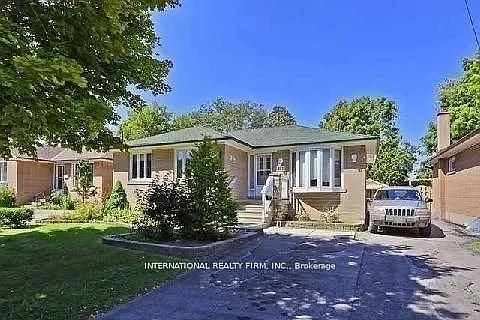 397 Centre St E #MAIN — Photo 1