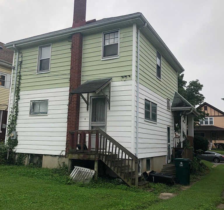 2nd image of 1910 Avonlea Ave