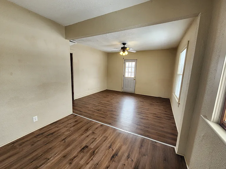 604 1/2 W Seerley Blvd — Photo 5