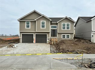 9301 N Coventry Ave, Kansas City, MO 64154