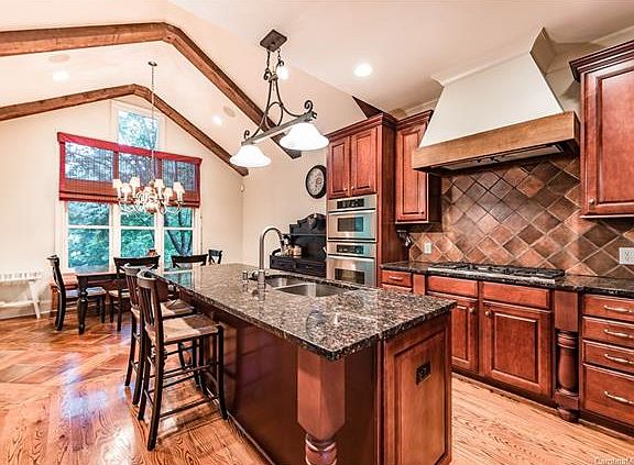 4th image of 921 Arborfield Dr
