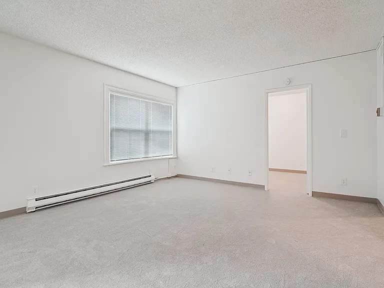 Texada Apartments — Photo 7