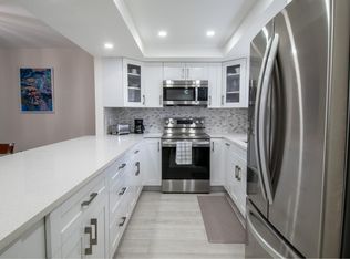 5 High Point Cir W APT 212, Naples, FL 34103