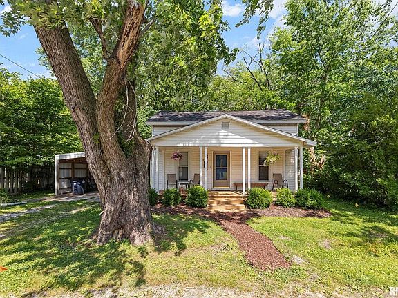 3rd image of 416 S Maple St