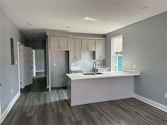 2nd image of 2516 Acacia St #A