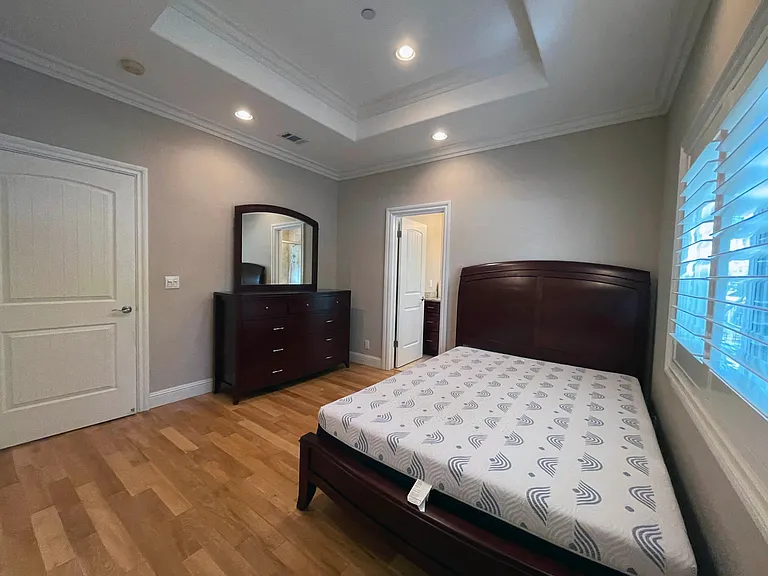 383 Hobart Ave — Photo 19
