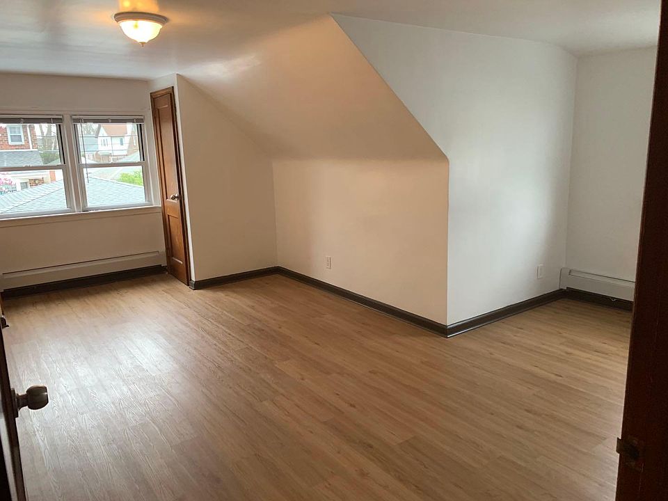 1st image of 9 Larch Ave