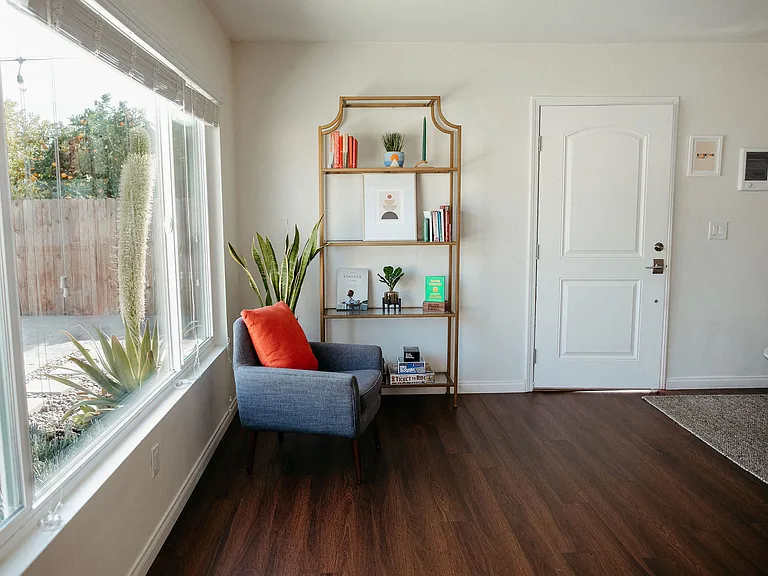 4588 Winona Ave — Photo 22
