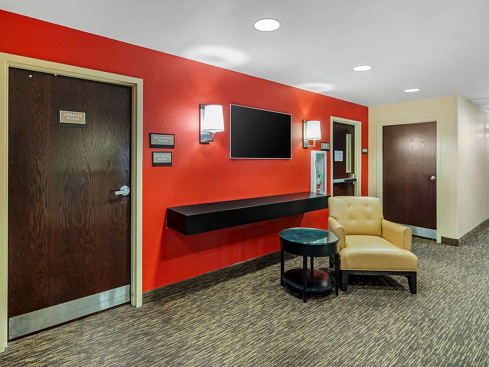 Lobby and Guest Check-in