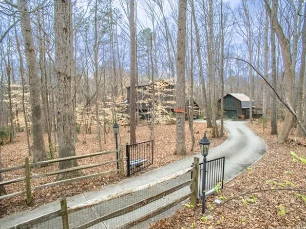3516 Lakeside Dr, Charlotte, NC 28270