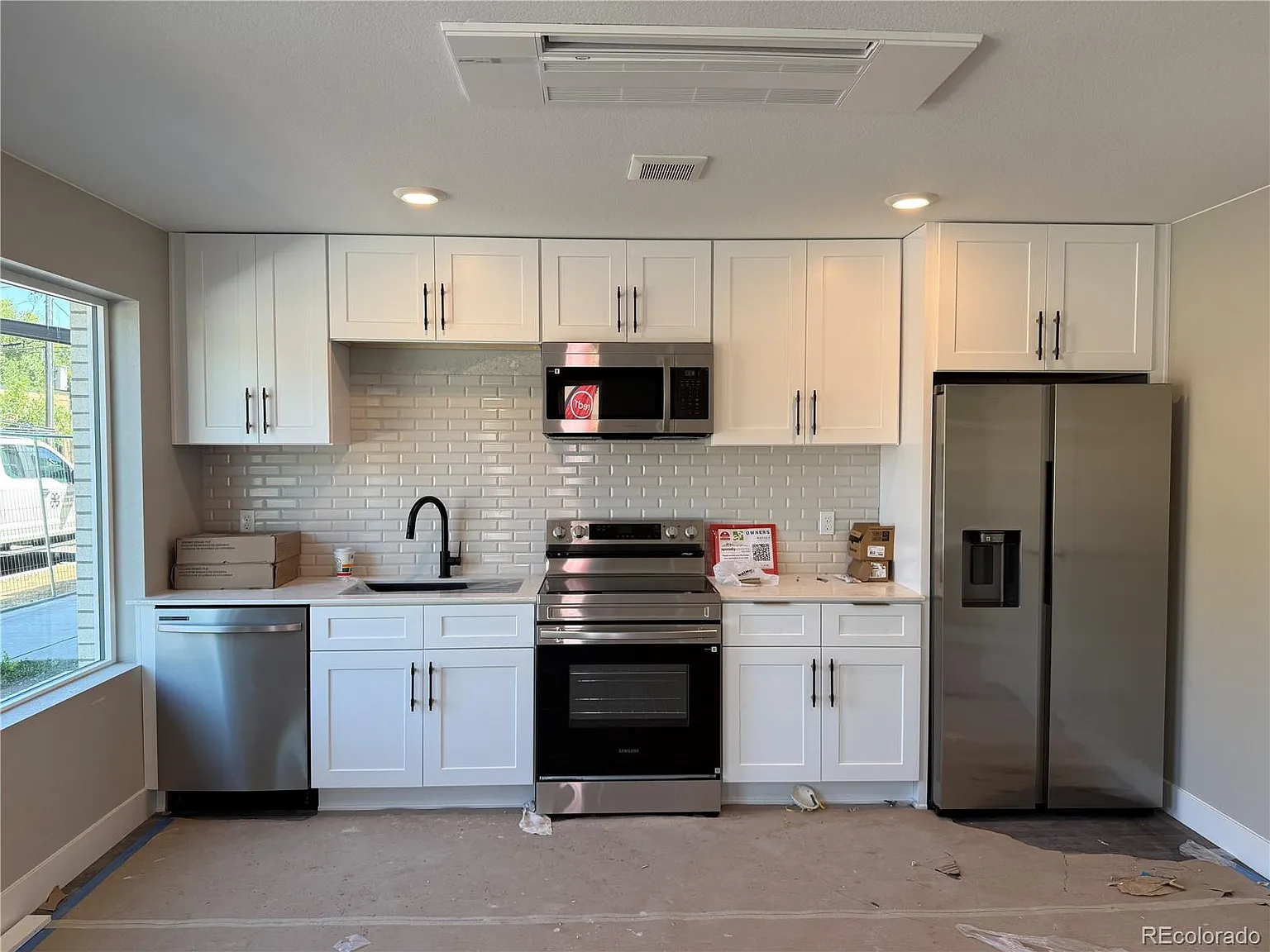 2 bed, 2.5 bath, 1667 sqft, $3,036 — Photo 3