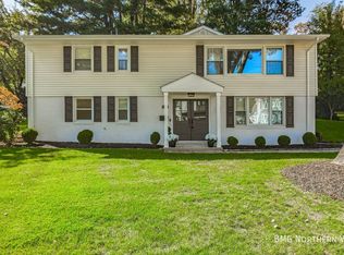 1109 Hillcrest Dr SW, Vienna, VA 22180