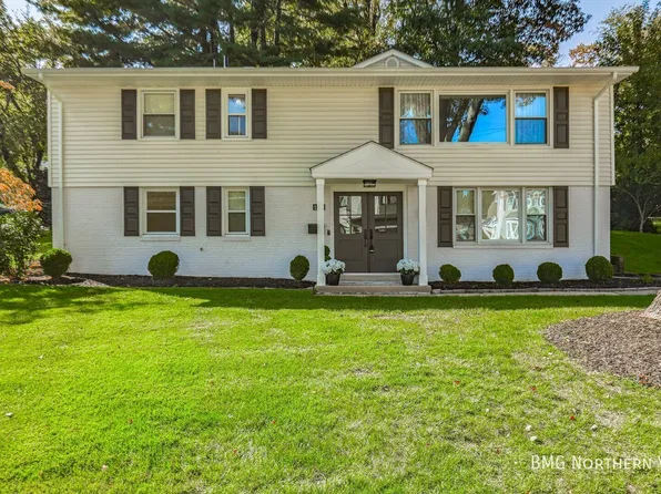 1109 Hillcrest Dr SW, Vienna, VA 22180