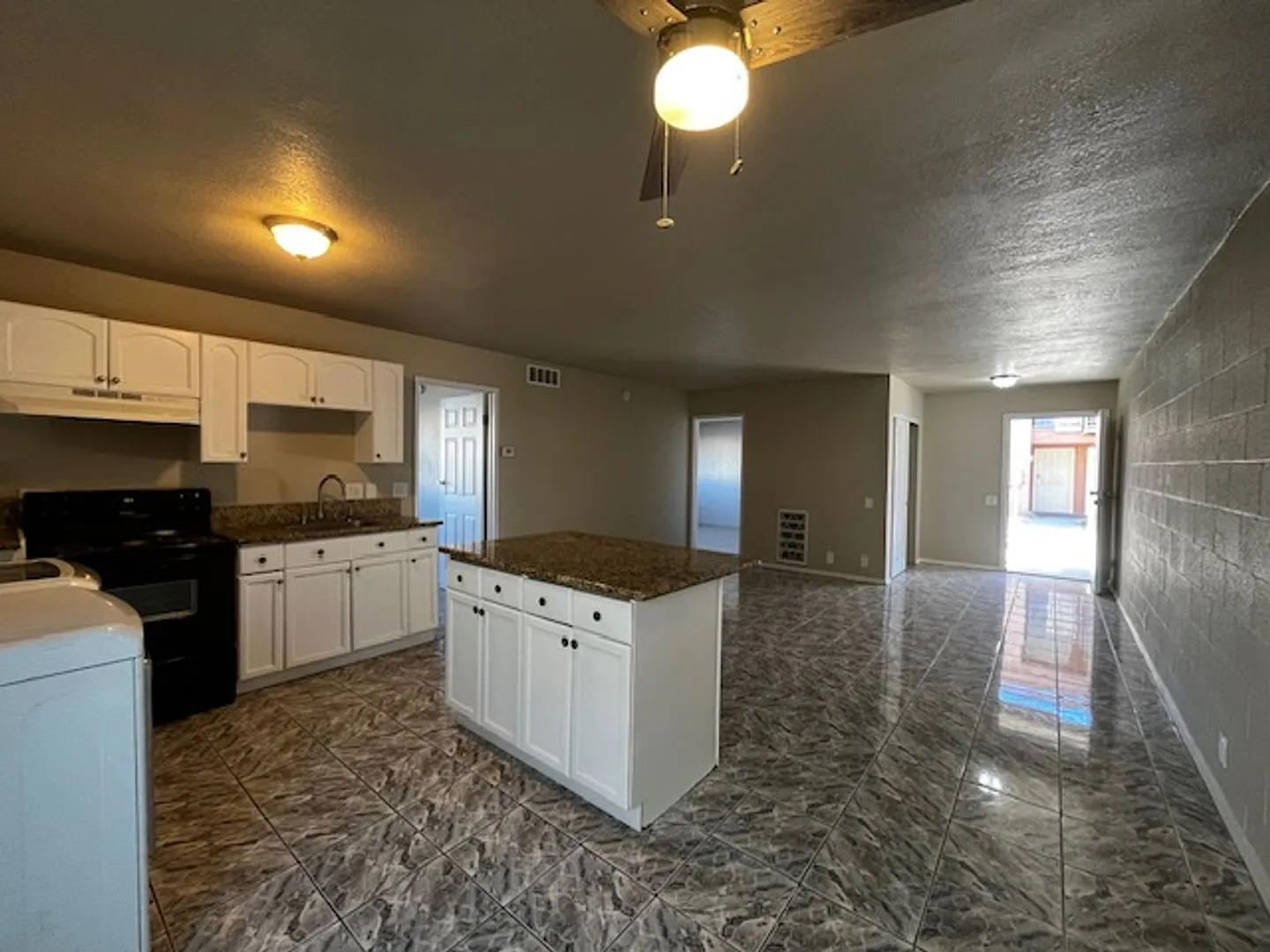 2909 Elm Ave — Photo 4