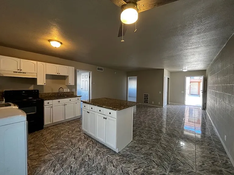 2909 Elm Ave — Photo 4