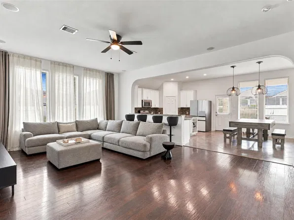 326 Lake Rim Dr, Rosenberg, TX 77469