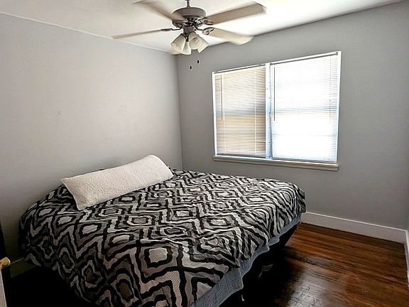5th image of 1202 Douglas Dr