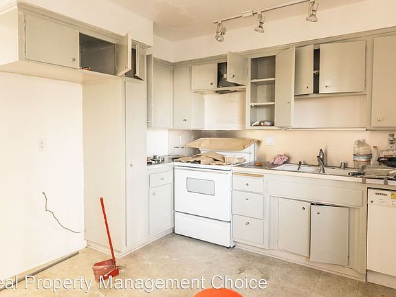 4th image of 800 N Eucalyptus Ave APT 107