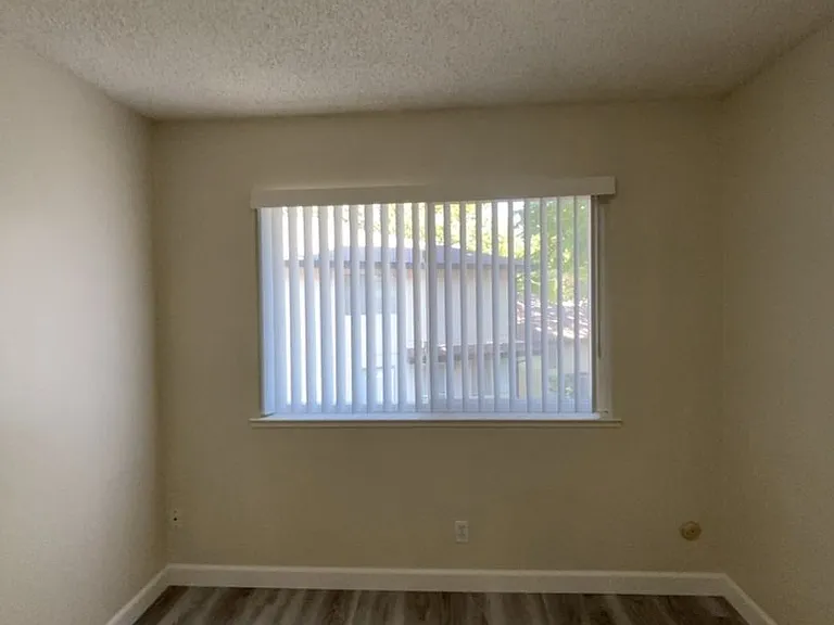 1901 Donner Ave #4 — Photo 10