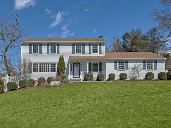 4 Ivanhoe Ln, Westport, CT 06880