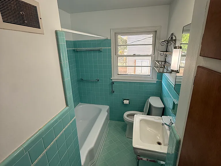 2020 N 61st St — Photo 10