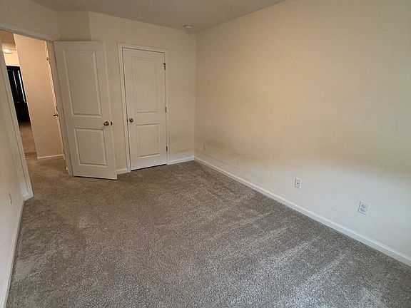 3rd image of 419 Trotters Ln