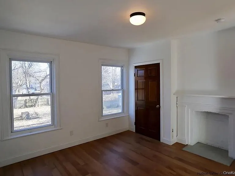 30 Henry St — Photo 8