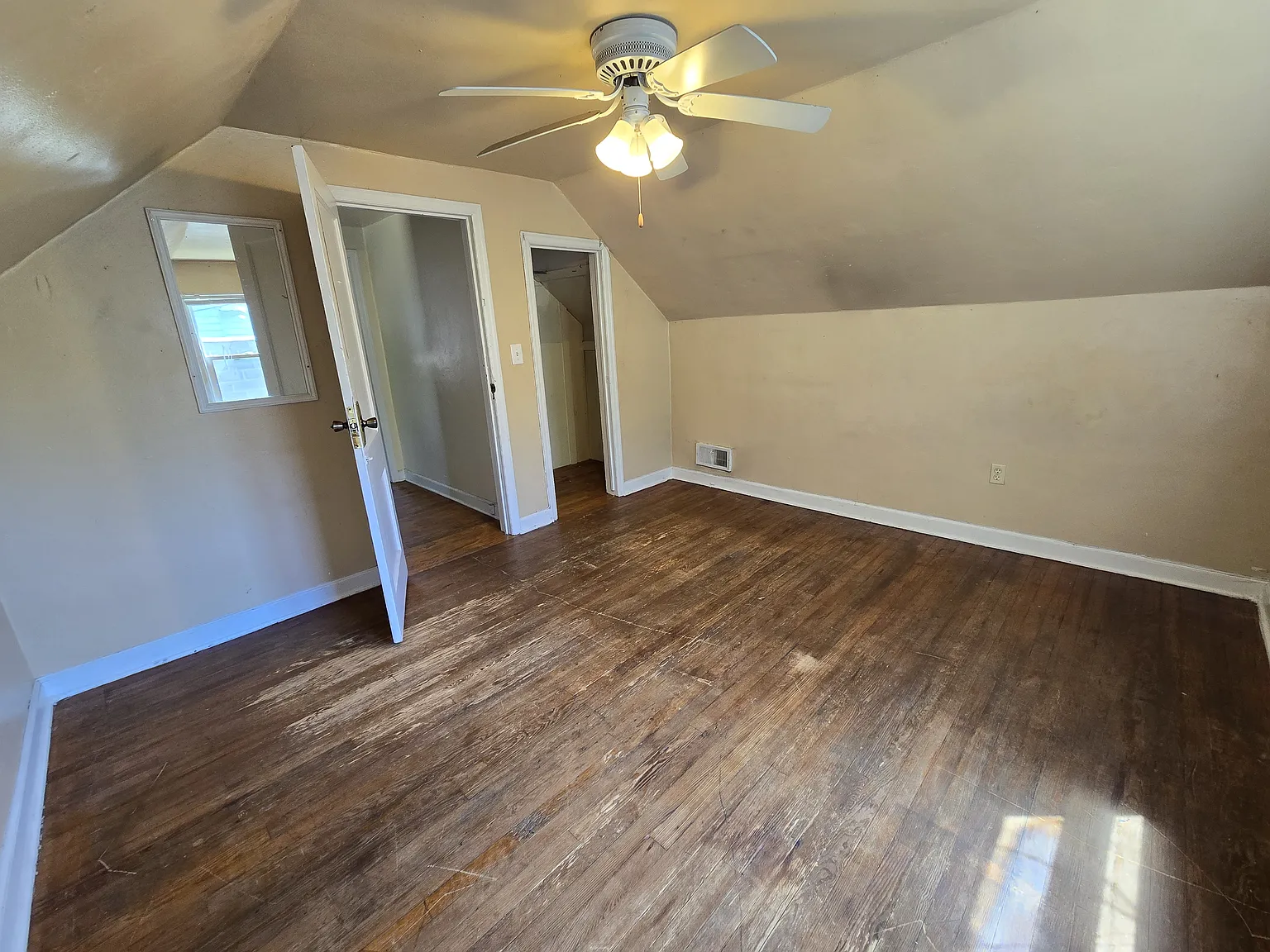 5 bed, $1,750 — Photo 4