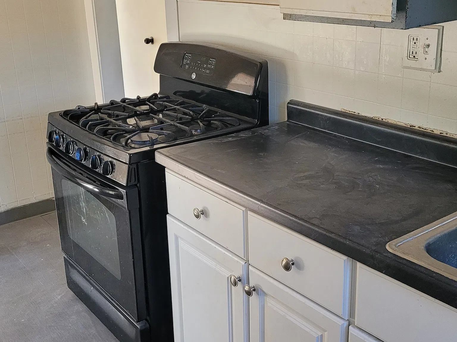 3 bed, 1100 sqft, $1,700 — Photo 4