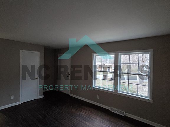 3rd image of 829 Holt Ave