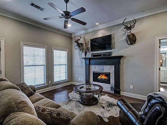 5th image of 910 Timberton Dr