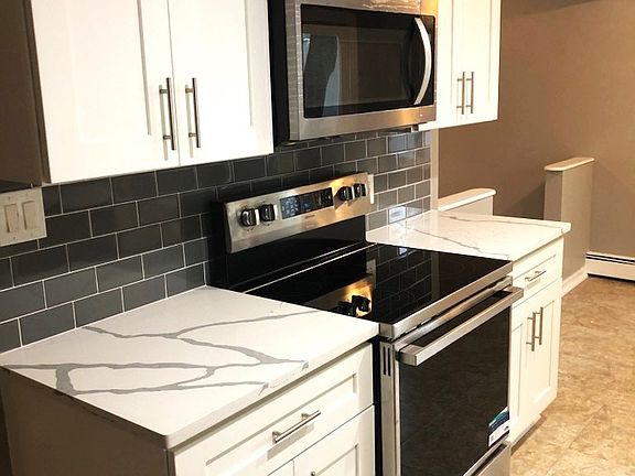 4th image of 10 Continental Dr
