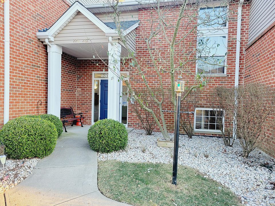 1st image of 226 Langshire Ct #13
