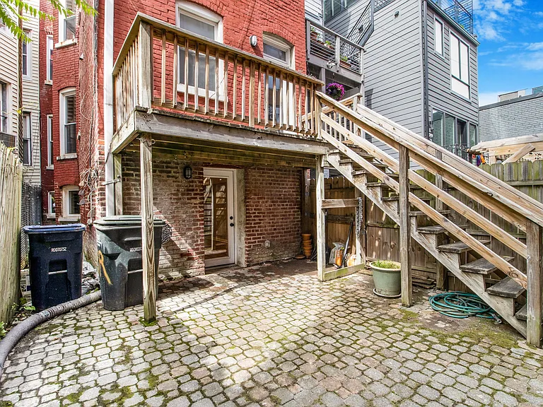 8 R St NW #6 — Photo 29