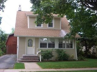 39 Jarvis Pl, Lynbrook, NY 11563