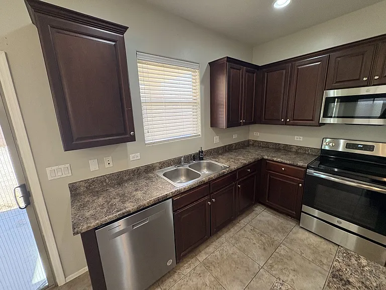 475 W Corte Calzaita — Photo 14