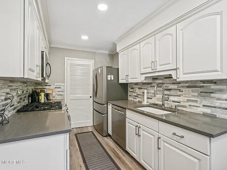 2 Joyce Ct — Photo 4