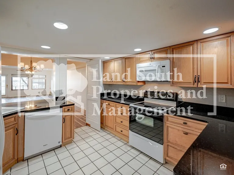 1 Lake Hollingsworth Dr #6 — Photo 6