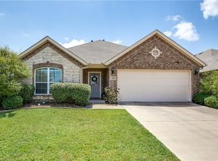 520 Maverick Dr, Lake Dallas, TX 75065