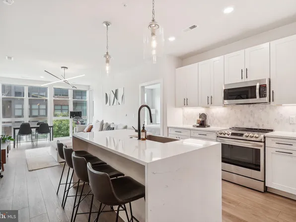 1761 Old Meadow Rd #219, McLean, VA 22101
