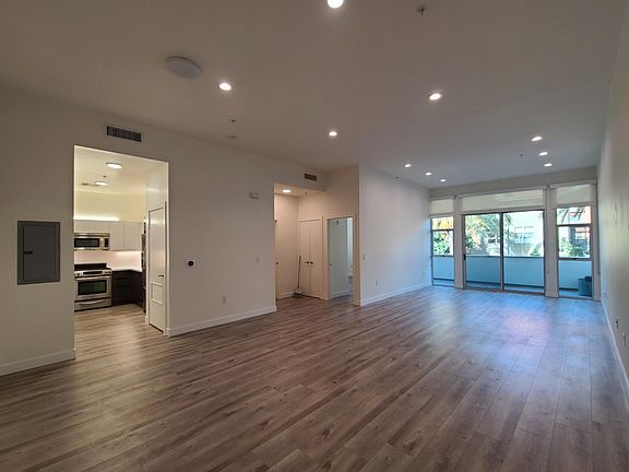 3rd image of 238 S Arroyo Pkwy Unit 202