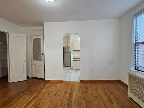 4th image of 3044 48th St Bsmt 1