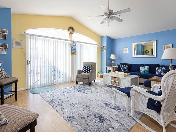 3rd image of 409 W Leaming Ave #200