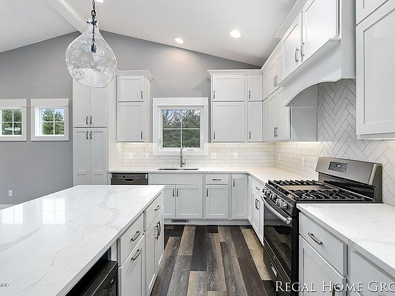 3rd image of 902 S Center Park Dr SW #9