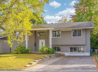 1896 Featherston Dr #B, Ottawa, ON K1H 6P5