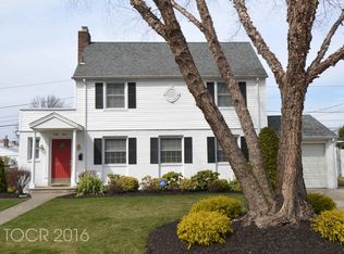 41 Elmwood Dr, Elmwood Park, NJ 07407